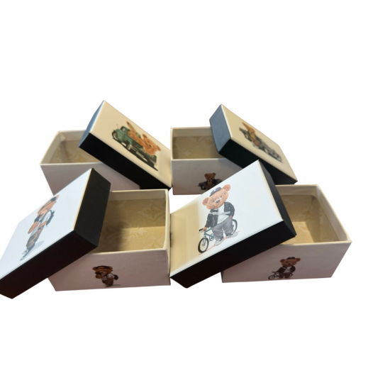 Doboz papír 11*7,5*5,5cm macis többféle fehér
