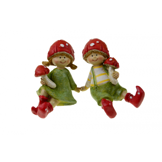Figura fiú/lány poly gomba sapkában 7.5*5*6.5cm ülő zöld/piros