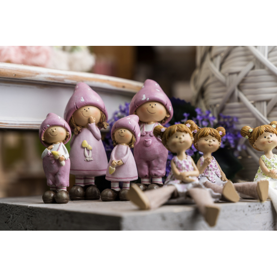 Figura fiú/lány poly lógólábú 5*5*9,5cm gombasapkás lila