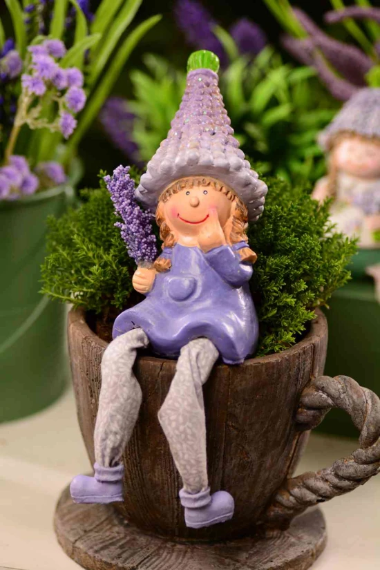 Figura lány poly lógólábú 6,5*6*22cm lila