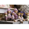 Figura fiú/lány poly lógólábú 5*5*9,5cm gombasapkás lila